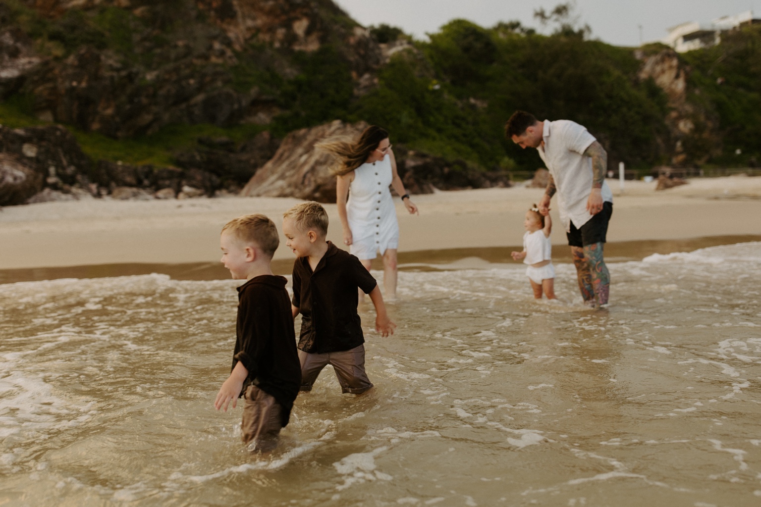 Shenae and her family together at the beach